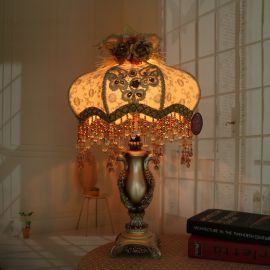 Pastoral İşlemeli Abajur