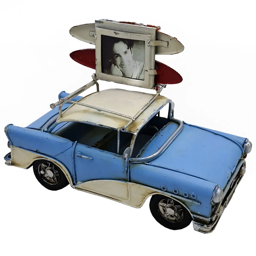 Sörf Tahtalı ve Çerçeveli Dekoratif Vintage Chevrolet Araba