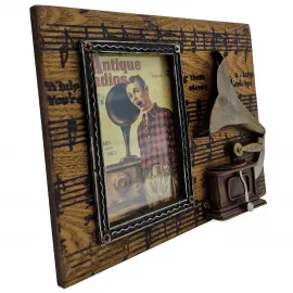 Nostaljik Gramofon Temalı Ahşap Metal Fotoğraf Çerçevesi - "Vintage Melodiler"