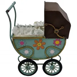 Vintage Metal Bebek Arabası Dekorasyonu - El Boyaması Çiçekli Minyatür Model