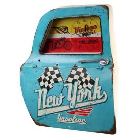 Araba Kapısı Tasarımlı Saatli Duvar Rafı