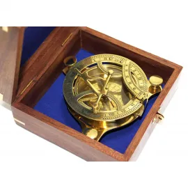 Antik Görünümlü El Yapımı Pirinç Güneş Saati ve Pusula, Özel Ahşap Kutusuyla | Denizci Temalı Koleksiyonluk Hediyelik Eşya