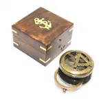 Antik Denizci Tarzı Ahşap Kutulu Pirinç Pusula: Nostaljik Keşif ve Dekorasyon Şaheseri