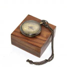El Yapımı Ahşap Kutulu Antik Pirinç Köstekli Cep Saati - Nostaljik Hediye & Koleksiyonluk
