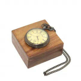 El Yapımı Ahşap Kutusunda Antik Pirinç Köstekli Cep Saati | Nostaljik Saat