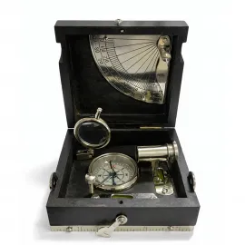 El Yapımı Ahşap Kutulu Pirinç İşlemeli Antik Stil Navigasyon Pusulası