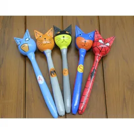 El Yapımı Renkli Ahşap Kedi Figürlü Dekoratif Obje | Temalı Marakas & Çocuk Odası Biblosu