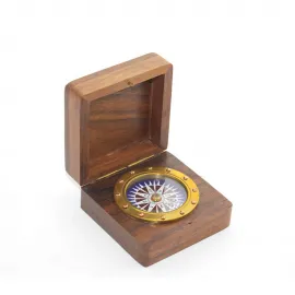 El Yapımı Ahşap Kutulu Antik Pirinç Pusula – Vintage Denizci Temalı Dekoratif Hediye