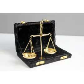 Zarif Pirinç Terazi: Hassas Ölçümler ve Dekoratif Estetik, Özel Kutulu 10 Gram Kapasite