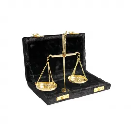 Zarif Pirinç Terazi: Hassas Ölçümler ve Dekoratif Estetik, Özel Kutulu 10 Gram Kapasite