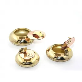 El Yapımı 3'lü Parlak Pirinç Kapaklı Küllük Seti Dekoratif Masaüstü Aksesuarı