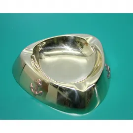 Denizci Temalı Parlak Pirinç Küllük – Masaüstü Şıklığı ve Çapa Detaylı Dekoratif Küllük