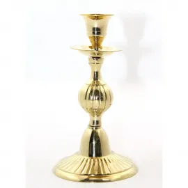 Zarif Tekli Parlak Pirinç Şamdan Mumluk – 16 cm Yüksek Klasik Ev Dekorasyonu