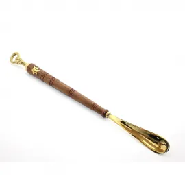 Pirinç Çapalı ve Dümenli Lüks Uzun Saplı Kerata - Denizci Temalı Dekoratif Ayakkabı Çekeceği