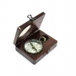 El Yapımı Antik Pirinç Pusula, Özel Desenli Ahşap Kutusuyla Denizci ve Koleksiyon Meraklılarına Özel Bir Hediye