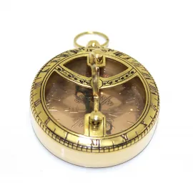 Nostaljik Pirinç Güneş Saati ve Pusula Kombinasyonu: Denizci Temalı Dekoratif Ofis Hediyesi