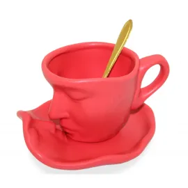 Özgün Yüz Tasarımlı Kırmızı Porselen Kupa Bardak ve Tabağı - Sanatsal Kahve Deneyimi