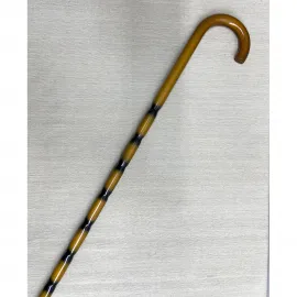 Konforlu Tutuşa Sahip Zarif El Yapımı Desenli Ahşap Baston - Şık ve Ergonomik Yürüyüş Desteği