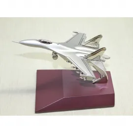 Gümüş Renkli Parlak Pirinç Dekoratif Uçak Maketi: Modern Ev ve Ofis Koleksiyonları için Şık Metal Model