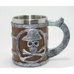 Korsan Kafatası ve Kemik Temalı 3D Kabartmalı Ahşap Görünümlü Çelik Kupa Bardak – Denizci Ruhu Soğuk İçecekler İçin
