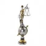 Zarif Polyester Dünya Küre Üzerinde Adalet Tanrıçası Biblosu: Hukuk Temalı Ofis Dekorasyonu