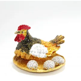 Benzersiz Swaroski Taşlı Yumurtalı Tavuk Biblo Figürü – El Yapımı Dekoratif Sanat