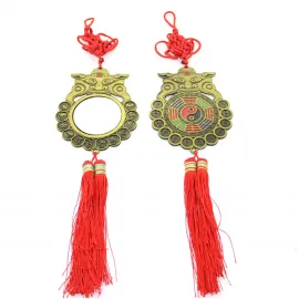 Feng Shui Bagua Aynası veya Yin Yang Sembollü 1. Sınıf Metal Koruyucu Duvar Dekoru ve Kırmızı Püskül