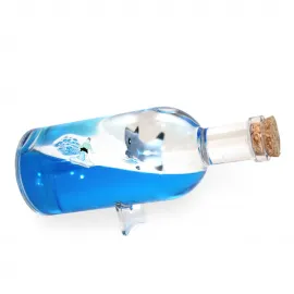 Batmayan Sörfçü ve Köpek Balığı Temalı Hareketli Dalga Şişesi – Mavi Okyanus Dekor