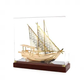 Lüks Pirinç Dhow Gemi Modeli: Akrilik Koruma Kutulu, Dekoratif Yelkenli Maket