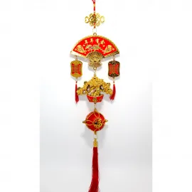 Çin Yeni Yılı Temalı Şans ve Bereket Askılığı: Evinize Zenginlik ve Uğur Getiren Altın Kırmızı Dekorasyon
