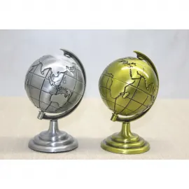 Antik Görünümlü Metal Dünya Küre Seti: Gümüş ve Altın Renkleri ile Şık Dekorasyon