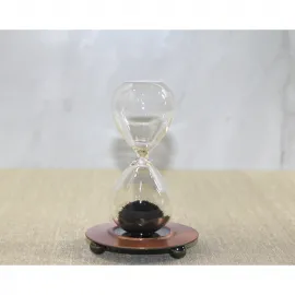 Mıknatıslı Kumuyla Büyüleyici Anlar Sunan Modern ve Şık Dekoratif Kum Saati Objesi