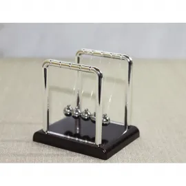 Masaüstü Denge Balans Newton Sarkacı: Ofis ve Ev İçin Şık ve Eğitici Dekoratif Obje