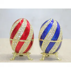 Parıltılı Swaroski Taşlı Kırmızı Mavi Şeritli Dekoratif Yumurta Biblo - 11cm