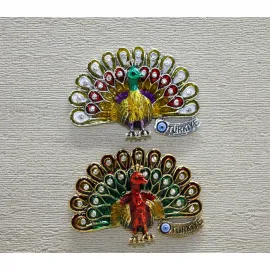 Swaroski Taşlı Tavuskuşu Magnet Türk Hatırası – Canlı Renkli Ev Dekorasyonu Biblo