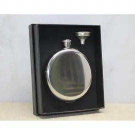 Paslanmaz Çelik Hunili Cep Matara Seti – Şık ve Taşınabilir İçki Matarası Hediye Kutusu