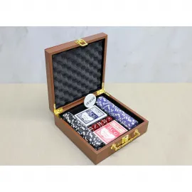 Lüks Deri Çantalı Eksiksiz Poker Seti – 100 Kaliteli Chip ve 2 İskambil Destesi ile Casino Deneyimi