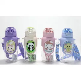 Çocuklar İçin Sevimli 3D Desenli BPA İçermeyen Pipetli ve Askılı Su Matarası Kilitli Kapak