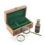 Nostaljik Temalı Ahşap Kutusunda Pirinç Pusula, Teleskop ve Büyüteç Keşif Seti