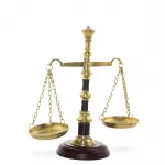El Yapımı Görünümlü Pirinç Adalet Terazisi Heykeli: Hukuk Bürosu & Ev Dekorasyonu İçin Şık Bir Dokunuş