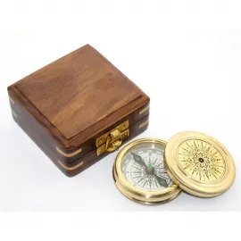 El Yapımı Pirinç Vintage Pusula, Özel Ahşap Kutusuyla Denizci Temalı Dekoratif Hediye