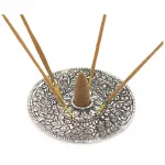 El İşçiliği Desenli Gümüş Renk Metal Yuvarlak Tütsülük - Koni ve Çubuk Tütsü İçin Dekoratif Buhurdanlık