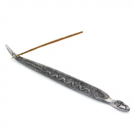 Otantik El İşçiliği Gümüş Görünümlü Metal Ejderha Desenli Kayık Tütsülük – Dekoratif ve Huzurlu Ortamlar İçin Şık Tütsü Standı