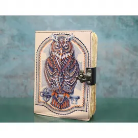 Gizemli Baykuş Tasarımlı El Yapımı Deri Defter – Özel Kilitli Günlük