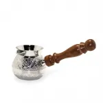 El Yapımı Pirinç Türk Kahvesi Cezvesi – 3 İnç Oymalı Ahşap Saplı Geleneksel Kahve Potu