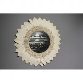 Doğal Malzemelerle El Yapımı Bohem Tüy ve Deniz Kabuğu Detaylı Dekoratif Duvar Aynası