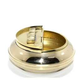 Zarif El Yapımı Pirinç Küllük: Klasik Şıklık ve Dayanıklılıkla Sigara Keyfinizi Tamamlayın