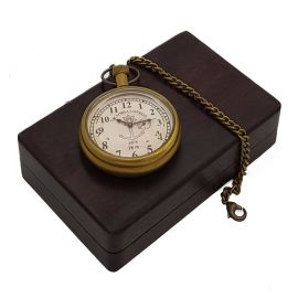 Kişiye Özel Victoria London 1876 Pirinç Köstekli Cep Saati Saniyeli ve Ahşap Kutulu Kişiye Özel Victoria London 1876 Pirinç Köstekli Cep Saati Saniyeli ve Ahşap Kutulu