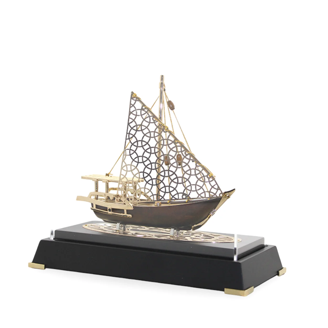 Lüks Deri Kutulu Pirinç Gemi Maketi – El Yapımı Dekoratif Yelkenli Tekne Modeli Lüks Deri Kutulu Pirinç Gemi Maketi – El Yapımı Dekoratif Yelkenli Tekne Modeli