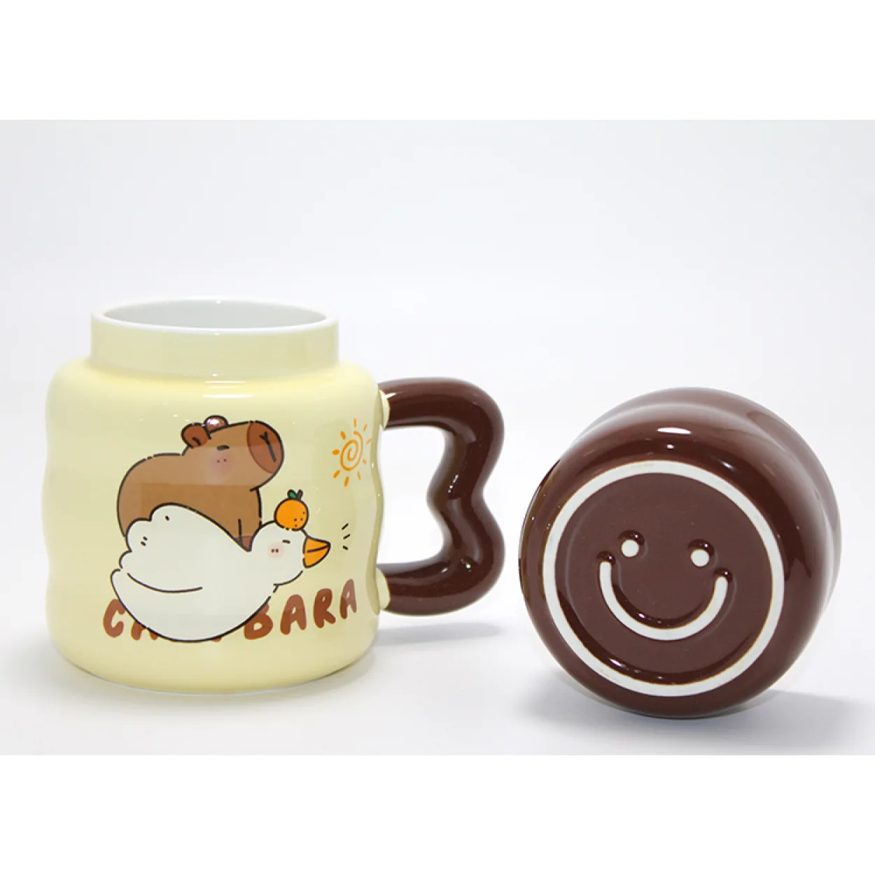 Sevimli Kapibara ve Ördek Tasarımlı Kapaklı Isı Muhafazalı Porselen Kupa Bardak Sevimli Kapibara ve Ördek Tasarımlı Kapaklı Isı Muhafazalı Porselen Kupa Bardak